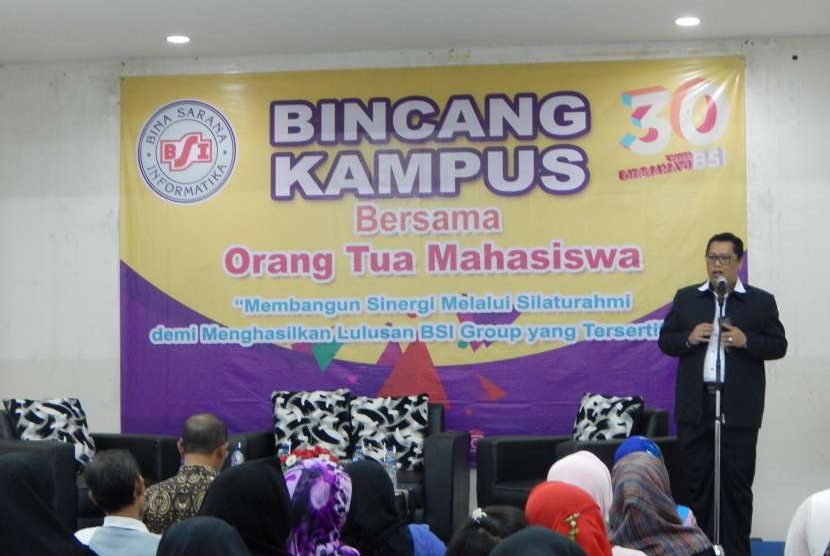 Pimpinan ASM BSI Jakarta, Suparman membuka kegiatan Bincang Kampus Bersama Orang Tua.