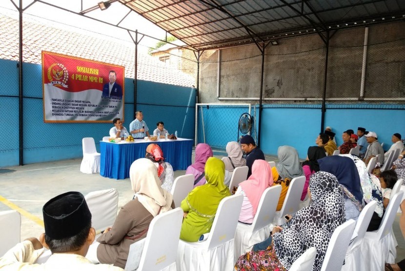 Pimpinan Badan Sosialisasi MPR RI, Ir Alimin Abdullah, dalam kegiatan Sosialisasi 4 Pilar MPR RI di Pejaten Timur, Jakarta selatan, Ahad (25/11).