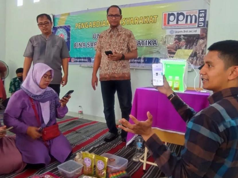 Pimpinan Cabang Persaudaraan Muslimah (PC Salimah) Bojonggede, Kabupaten Bogor, menggelar pelatihan foto produk pada Sabtu pagi (16/9/2023). 