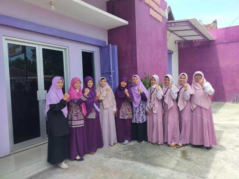Pimpinan Daerah Persaudaraan Muslimah (PD Salimah) Kabupaten Klaten lakukan kunjungan studi banding ke Koperasi Simpan Pinjam dan Pembiayaan Syariah (KSPPS) Kossuma Cita Mandiri, pada Sabtu (17/9/2022). 