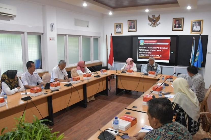Pimpinan dan Anggota Komisi 5 DPRD Provinsi Jawa Barat (Jabar) melaksanakan kunjungan kerja ke Dinas Pendidikan (Disdik) Provinsi Jawa Timur (Jatim), Kamis, (25/5/2023).