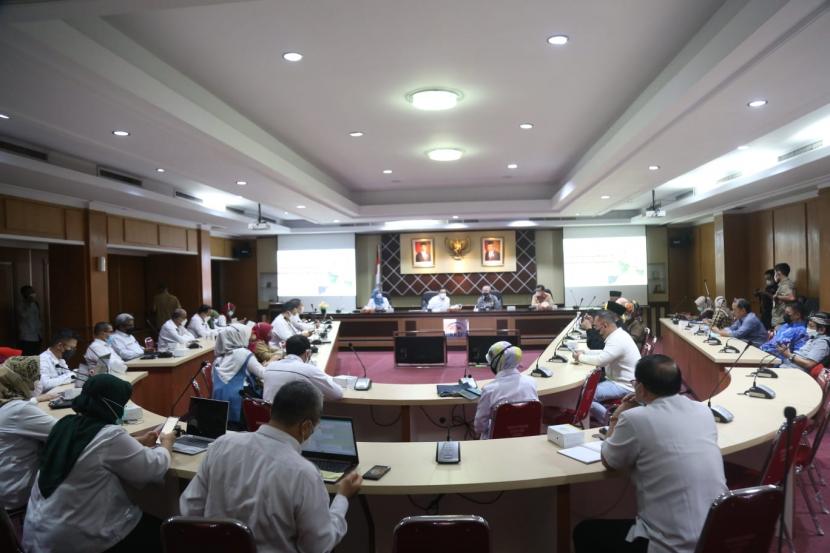 Pimpinan dan Anggota Komisi V DPRD Provinsi Jawa Barat melaksanakan Kunjungan Kerja ke Badan Kependudukan dan Keluarga Berencana Nasional (BKKBN) RI dalam rangka untuk mendapatkan informasi terkait pelaksanaan program Bangga Kencana untuk Provinsi Jawa Barat