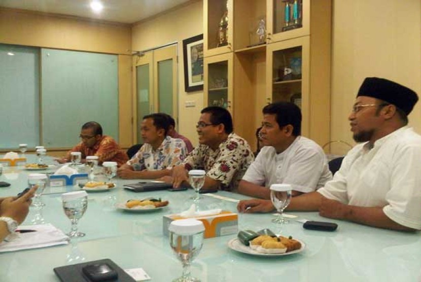 Pimpinan dan pengurus PKPU berkunjung ke Republika, Jumat (19/4).