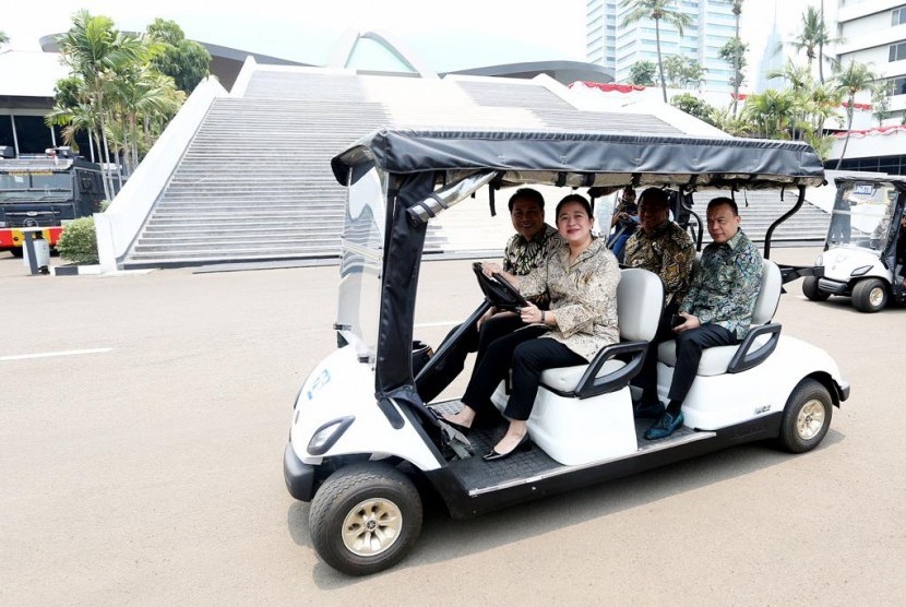 Pimpinan DPR melakukan kunjungan ke sejumlah lokasi di Kompleks Parlemen, Senayan, Selasa (8/10). 