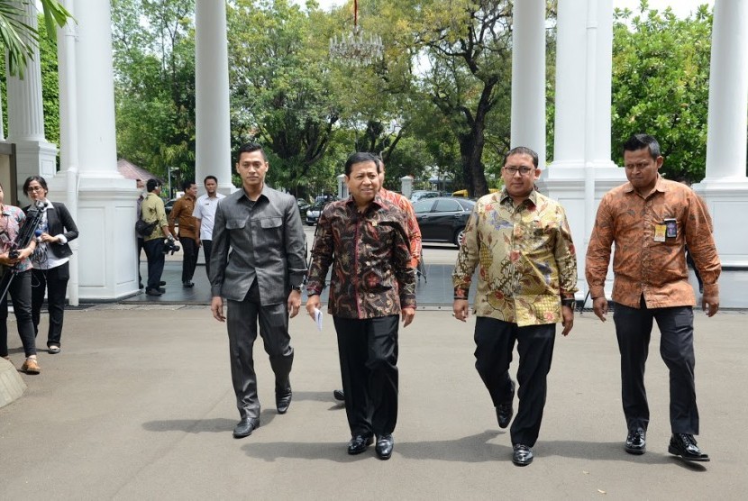 Pimpinan DPR menghadiri rapat dengan presiden Joko Widodo membahas mengenai pemerataan ekonomi.