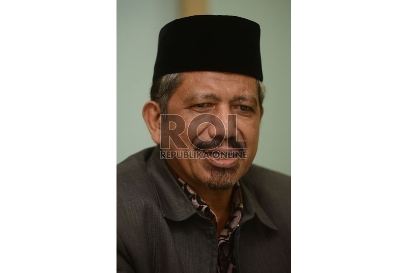 Ribuah jamaah penuhi Masjid Pusdai, Bandung, Senin (12/12). 