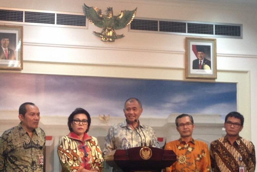 Pimpinan KPK menemui Presiden Joko Widodo (Jokowi) di Istana Merdeka, Jakarta, Jumat (5/5) pagi ini.   