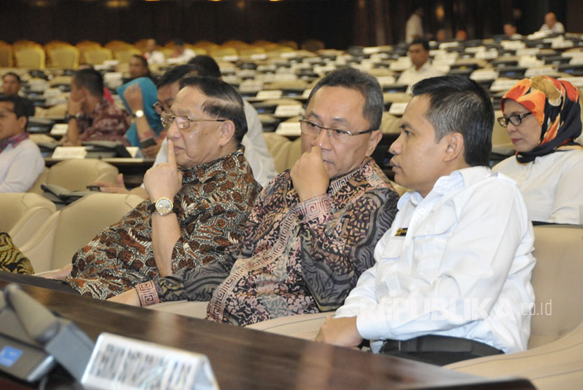 Pimpinan MPR mengikuti gladi bersih sidang tahunan di Komplek Parlemen Senayan, Jakarta, Senin (14/8).