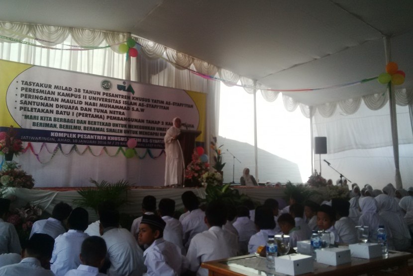 Pimpinan Pesantren Yatim As-Syafiiyah, Tutty Alawiyah. 