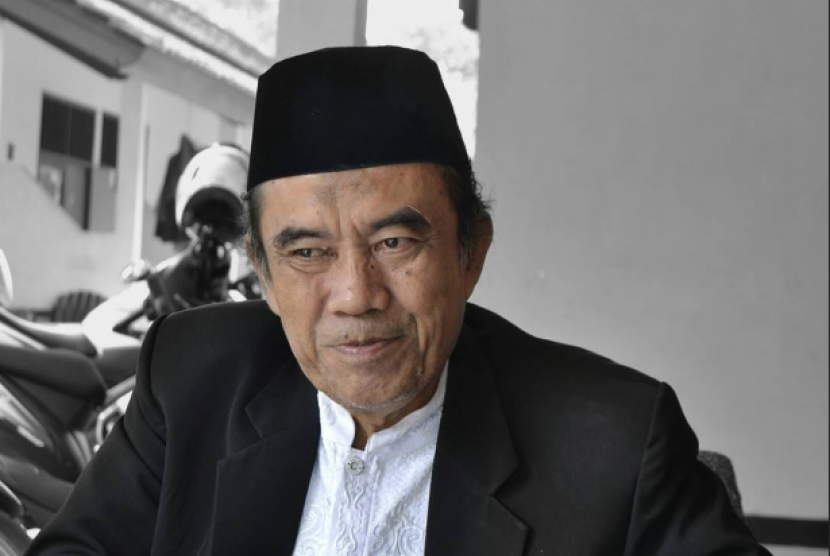 Pimpinan Pondok Pesantren Hidayatul Wildan, KH Makmur Zawawi