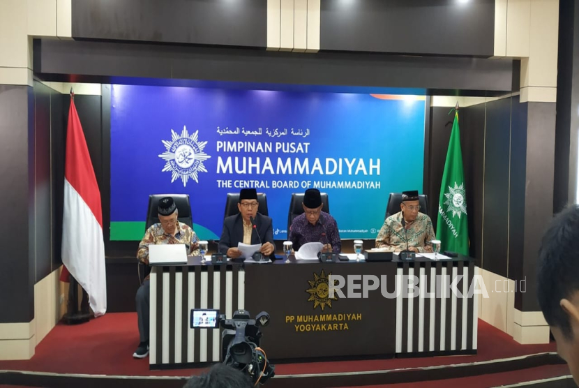 Pimpinan Pusat (PP) Muhammadiyah menetapkan awal Ramadhan dan Idul Fitri 2025 ini melalui maklumat PP Muhammadiyah Nomor 1/MLM/I.O/E/2025 tentang Penetapan Hasil Hisab Ramadan, Syawal, dan Zulhijah 1446 Hijriah. Berdasarkan hasil hisab hakiki wujudul hilal yang dipedomani Majelis Tarjih dan Tajdid PP Muhammadiyah, awal puasa atau 1 Ramadhan jatuh pada Sabtu, 1 Maret 2025. 