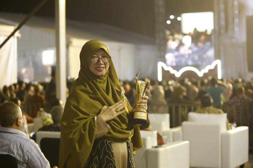Pimpinan Sakinah Finance Murniati Mukhlisin terpilih menjadi 'Tokoh Penggerak Literasi Keuangan Syariah'.