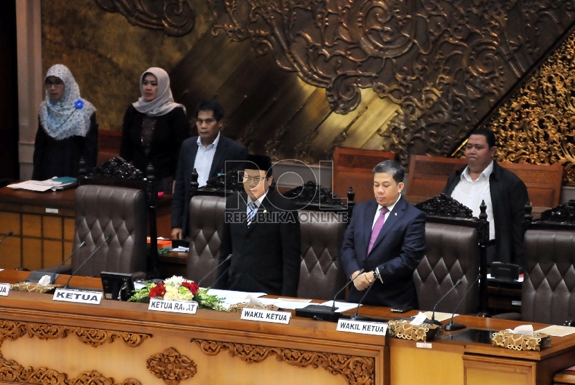 Sejumlah Angota Dewan mengikuti Rapat Paripurna DPR ke-35 di Kompleks Parlemen Senayan, Jakarta, Rabu (1/7).  (Republika/Rakhmawaty La'lang)