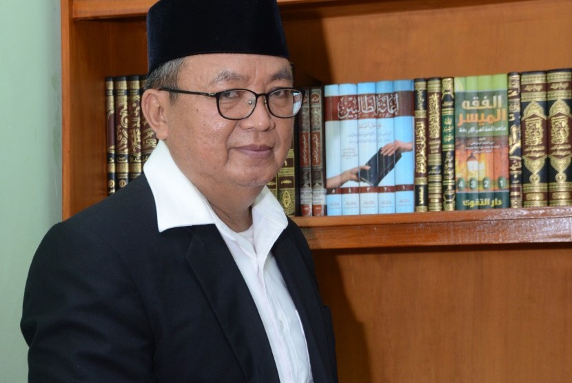 Pimpinan Umum Pontren Al Muhajirin Purwakarta Dr KH Abun Bunyamin MA. 