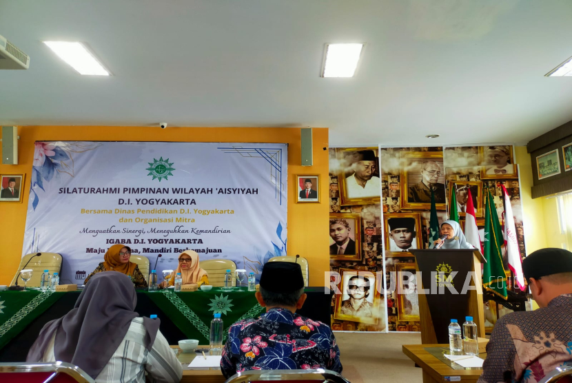 Pimpinan Wilayah Aisyiyah (PWA) Daerah Istimewa Yogyakarta menyelenggarakan kegiatan silaturahim bersama Dinas Pendidikan, Pemuda dan Olahraga DIY dan Organisasi Mitra di Grha Suara Muhammadiyah, Kamis (26/6/2025). 