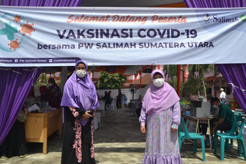 Pimpinan Wilayah Persudaraan Muslimah (PW Salimah) provinsi Sumatera Utara menggelar vaksinasi dosis pertama untuk masyarakat. Kegiatan yang digelar di Medan pada Kamis (9/9)