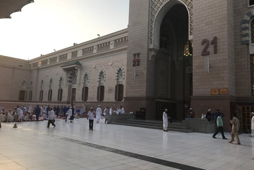 Pintu 22 Masjid Nabawi, Madinah.