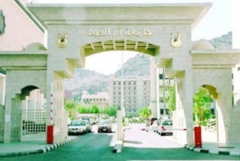 Pintu gerbang kampus Universitas Ummul Qura di Makkah