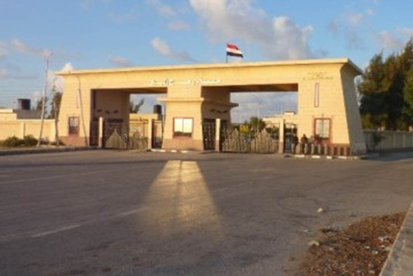 Pintu gerbang perbatasan Rafah yang memisahkan wilayah Mesir dan Palestina.