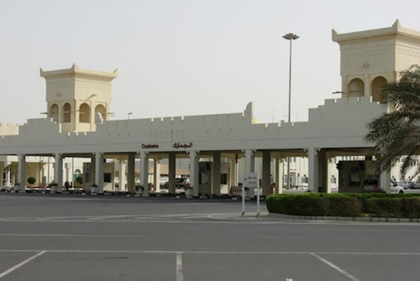 Pintu gerbang perbatasan Salwa di Arab Saudi.