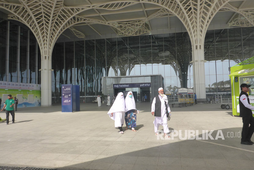 Pintu kedatangan di terminal haji Bandara Amir Mohammed bin Abdulaziz, Madinah, Kamis (27/7/2017). Arab Saudi Perkenalkan Dokter Hologram Layani Jamaah Haji 
