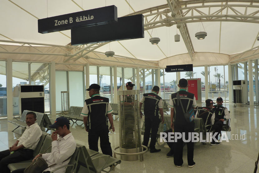 Pintu kedatangan di terminal haji Bandara Amir Mohammed bin Abdulaziz, Madinah, Kamis (27/7). 