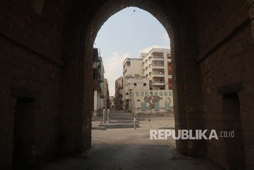 Pintu masuk Kota Tua Jeddah merupakan sisa bangunan benteng yang mengelilingi Al Balad. Tiga Cara Penduduk Jeddah Mendapatkan Air