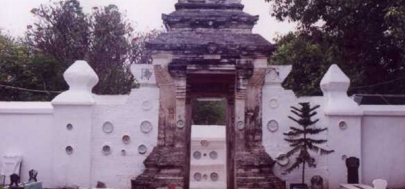 Pintu masuk makam Sunan Bonang di Tuban, Jawa Timur.