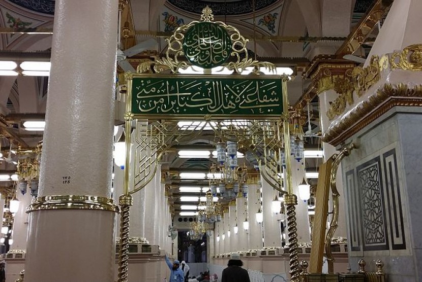 Pintu masuk Raudhah di Masjid Nabawi, Madinah, Arab Saudi.
