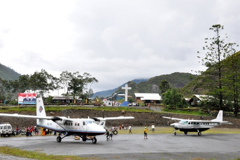 Pioneer flight in Papua (illustration)