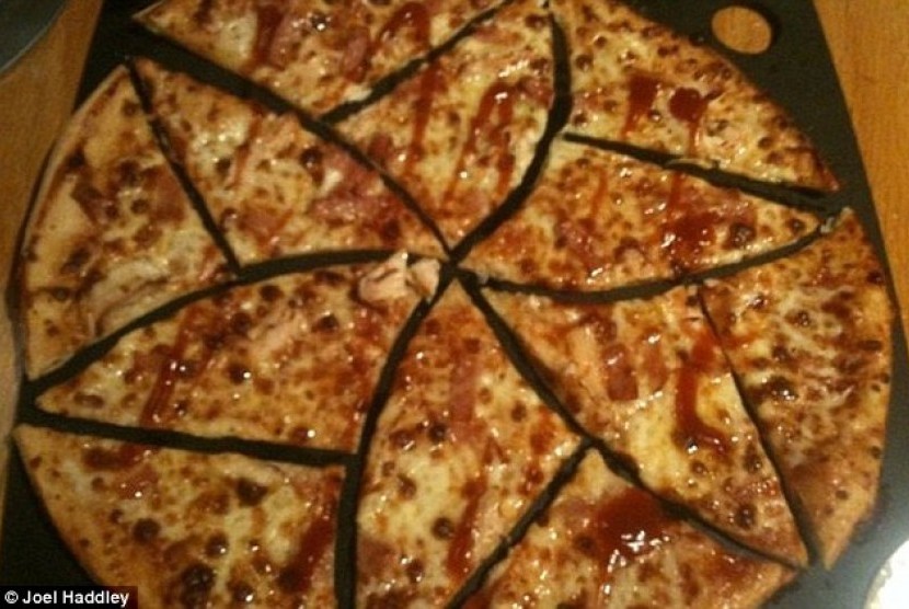 pizza yang dipotong dengan metode monohedral disk tilling