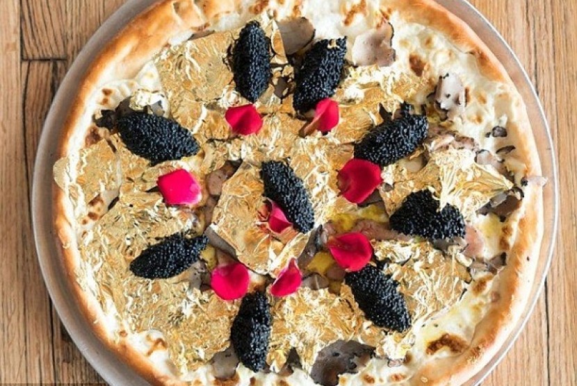 Pizza Emas seharga 2.000 dolar AS.