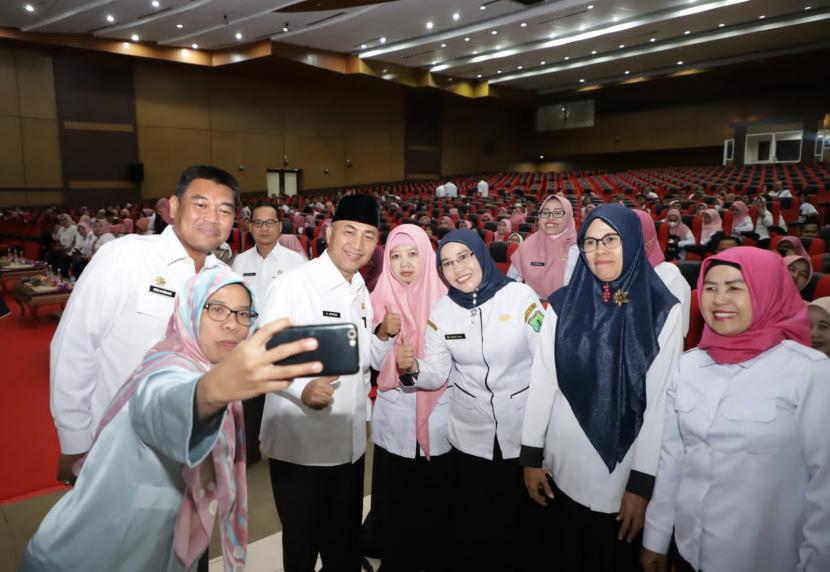Pj Bupati Muba Apriyadi melalui Dinas Pendidikan dan Kebudayaan Muba bekerja sama dengan Sumatera Ekspres memfasilitasi guru atau tenaga pendidik di Muba mengikuti Seminar Pendidikan Guru 2022.