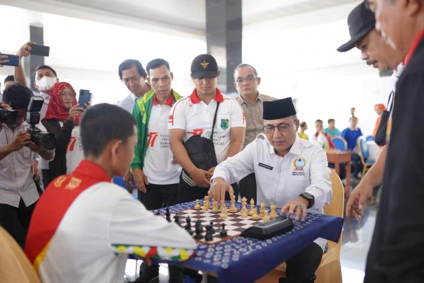 Pj Bupati Muba Drs Apriyadi MSi saat membuka Kejuaraan Catur Dalam Rangka Memperingati Hari Ulang Tahun ke-77 Republik Indonesia Tahun 2022.
