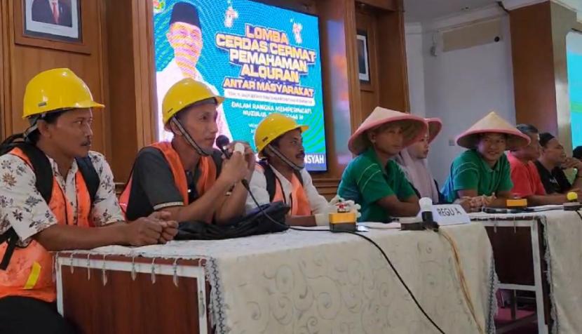 Pj Bupati Muraro Jambi, Bachyuni Deliansyah menyelenggarakan Lomba Cerdas Cermat Pemahaman Alquran yang pesertanya dari kalangan wong cilik.