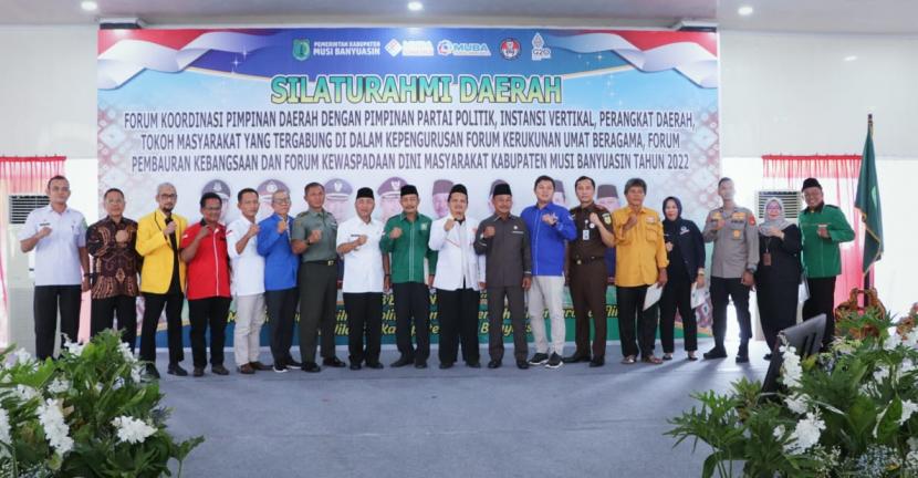 Pj Bupati Musi Banyuasin (Muba) Apriyadi mengukuhkan tiga forum kepengurusan yaitu Forum Kerukunan Umat Beragama, Forum Pembaruan Kebangsaan, dan Forum Kewaspadaan Dini Masyarakat tingkat kabupaten.