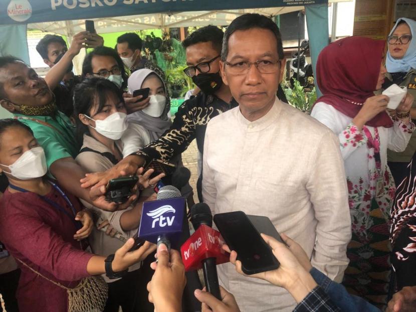 Penjabat (Pj) Gubernur DKI Jakarta, Heru Budi Hartono, mengatakan Pemprov DKI masih mempertimbangkan pilihan kerja dari rumah atau work from home (WFH) bagi para pekerja di lingkungannya.