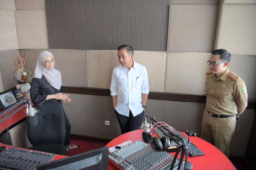 Pj Gubernur Jawa Barat Bey Machmudin melakukan Kunjungan ke Kantor Dinas Pendidikan Provinsi Jawa Barat di Kota Bandung