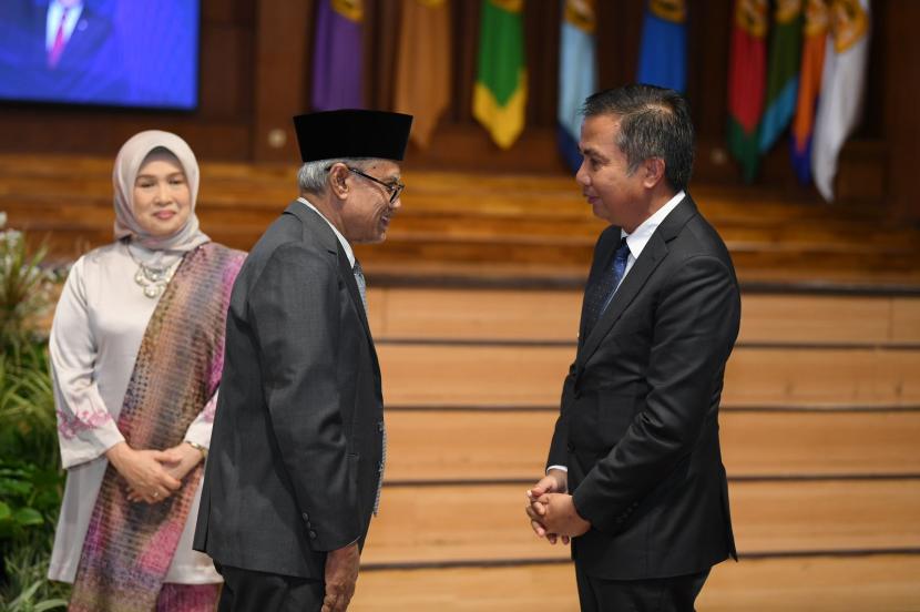  Pj Gubernur Jawa Barat Bey Machmudin menghadiri Pelantikan Rektor UNPAD periode 2024-2029 Di Graha Sanusi Unpad Dipatiukur, Kota Bandung, Senin (7/10/2024) 