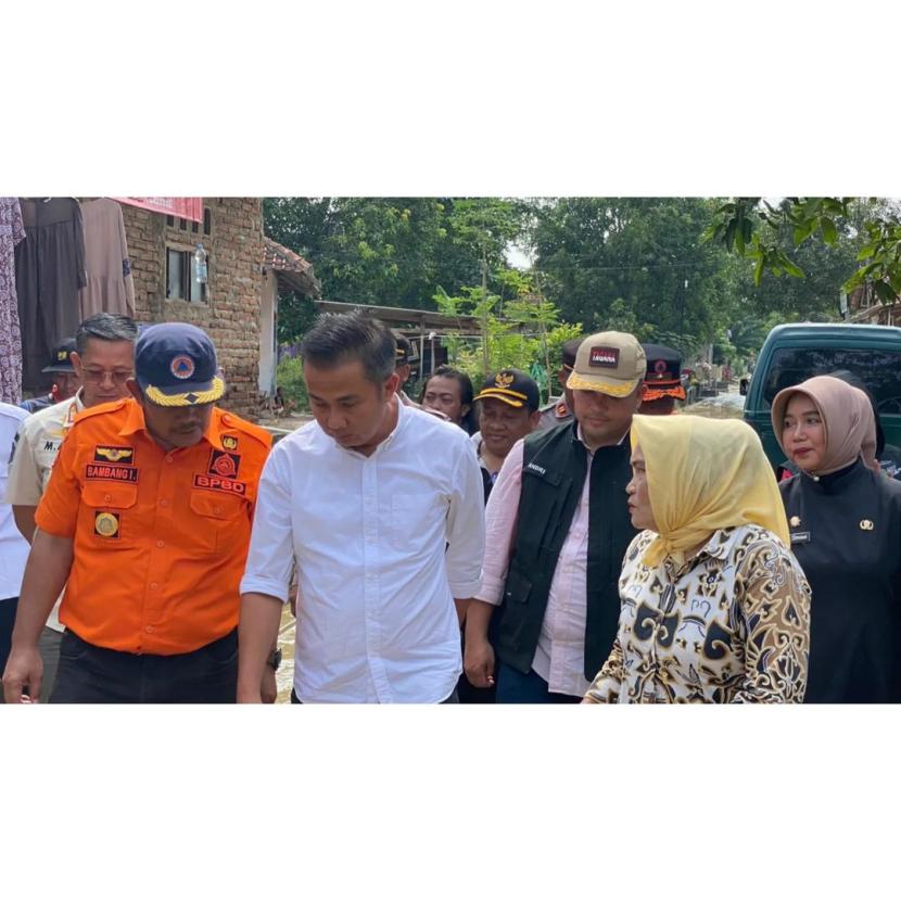 Pj Gubernur Jawa Barat Bey Machmudin pun meninjau lokasi banjir di Kabupaten Cirebon, \Kamis (7/3/2024).