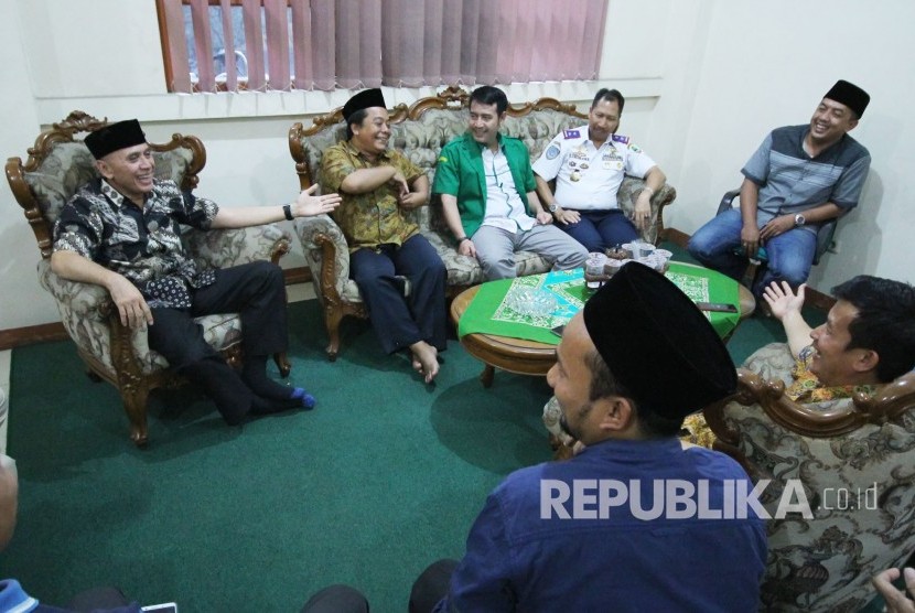 Pj Gubernur Jawa Barat Komjen Pol M Iriawan bersilaturahim ke Kantor Pengurus Wilayah Nahdlatul Ulama (PWNU) Jawa Barat, di Jalan Galunggung, Kota Bandung, Rabu (20/6). 