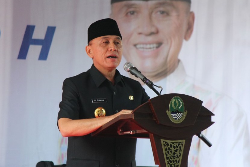 Pj Gubernur Jawa Barat M Iriawan menyampaikan sambutan pada acara Halal Bihalal 1439 H Tingkat Provinsi Jawa Barat, di halaman parkir Gedung Sate, Kota Bandung, Senin (25/6).