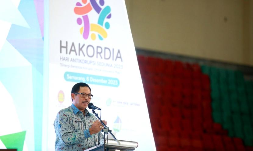  Pj Gubernur Jawa Tengah, Nana Sudjana, saat peringatan Hari Anti Korupsi se-Dunia tingkat Provinsi Jateng. 