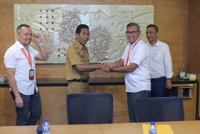  Pj Gubernur Kepulauan Babel Suganda Pandapotan Pasaribu, menyambangi dan melakukan diskusi bersama Director of Flight Operation Indonesia Air Asia