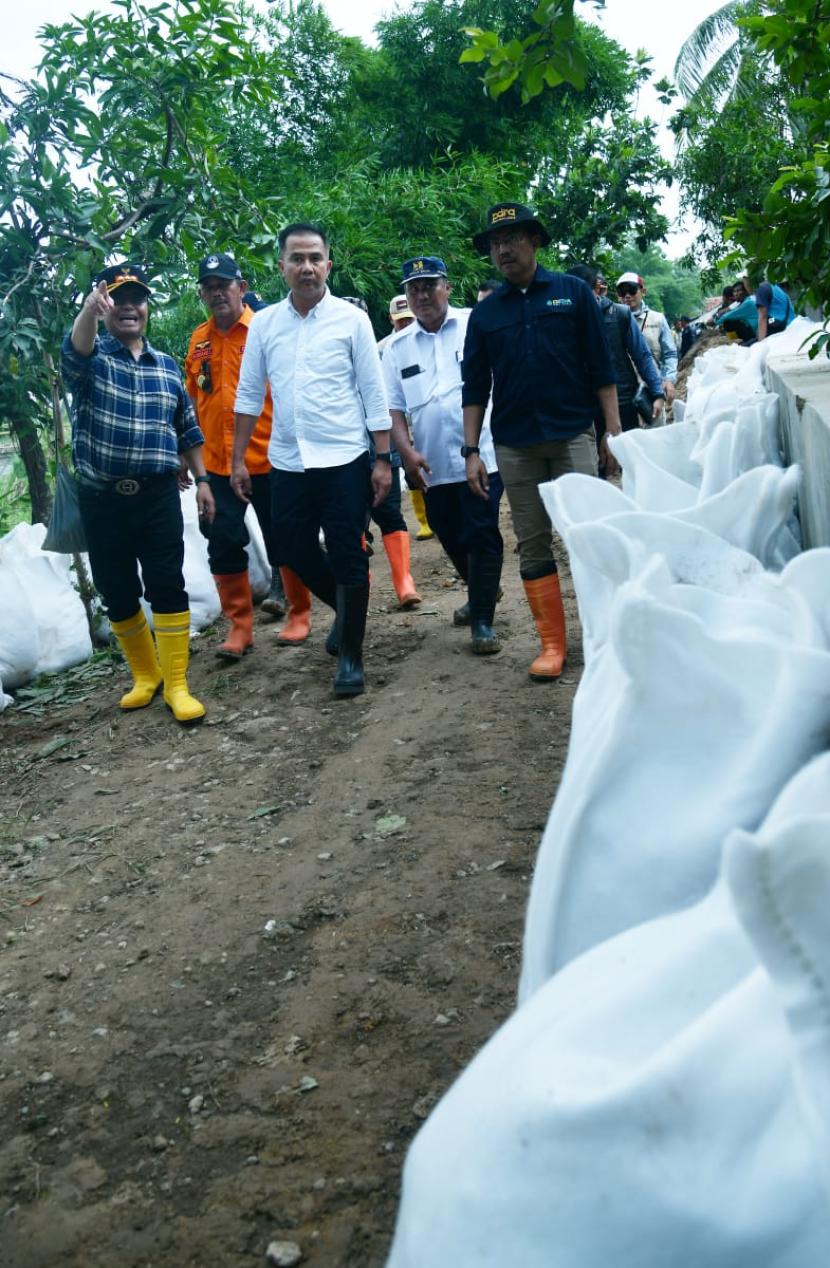 PJ Gubernur Meninjau Lokasi Bencana Banjir di Ujungjaya Kabupaten Sumedang, 13 Februari 2024 