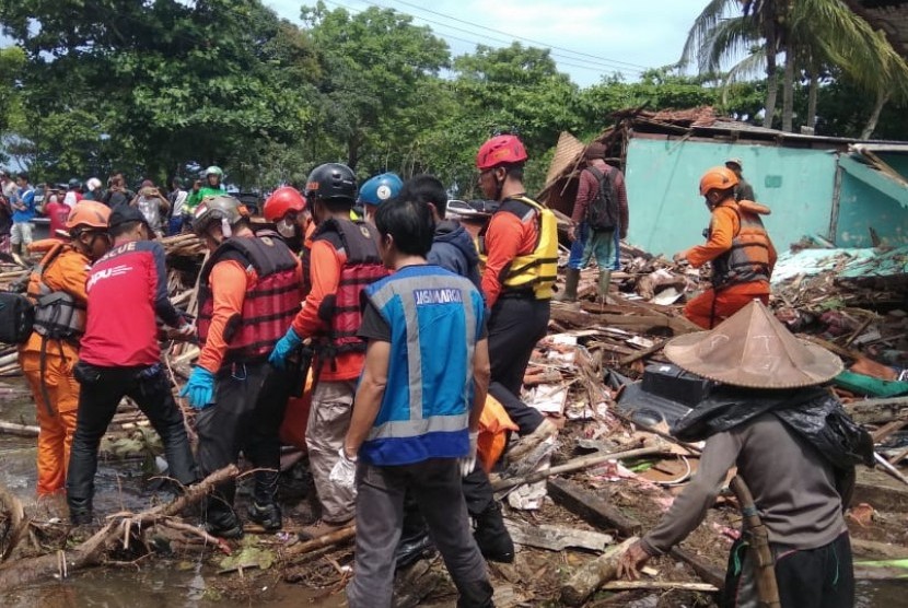 PKPU Human Initiative (HI) mengirimkan 11 personil untuk evakuasi dan assessmen di lokasi bencana di Banten.