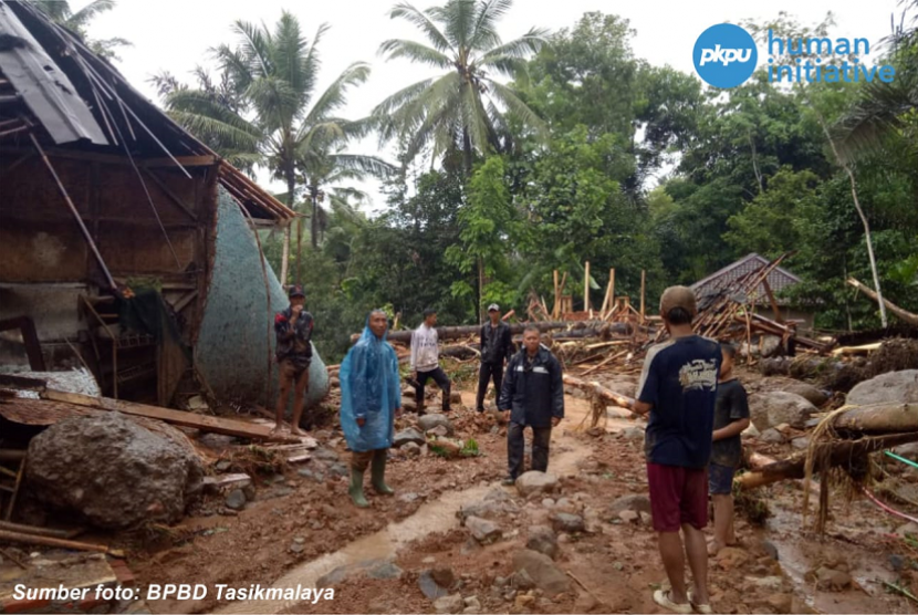 PKPU Human Initiative menerjukan tim membantu korban banjir bandang Tasikmalaya.