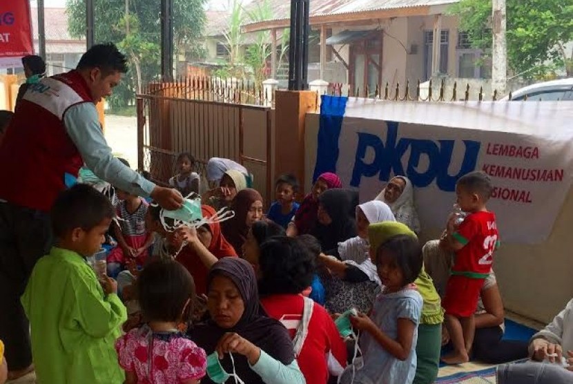 PKPU memberikan bantuan terhadap korban kabut asap di Riau.