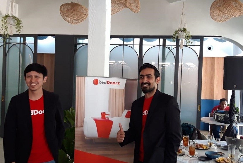 Platform pemesanan dan manajemen hotel, RedDoorz menyelenggarkan konferensi pers terkait perkembangan dan perencanaan bisnis di Restoran Txoko, Jakarta, Selasa (22/10).