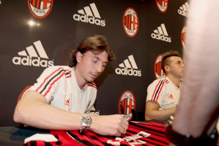 Playmaker AC Milan, Riccardo Montolivo mengaku senang dengan kedatangan Giampaolo Pazzini ke San Siro.